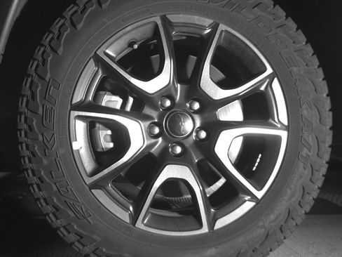 Used 2025 Jeep Compass Trailhawk AWD/4WD image 12