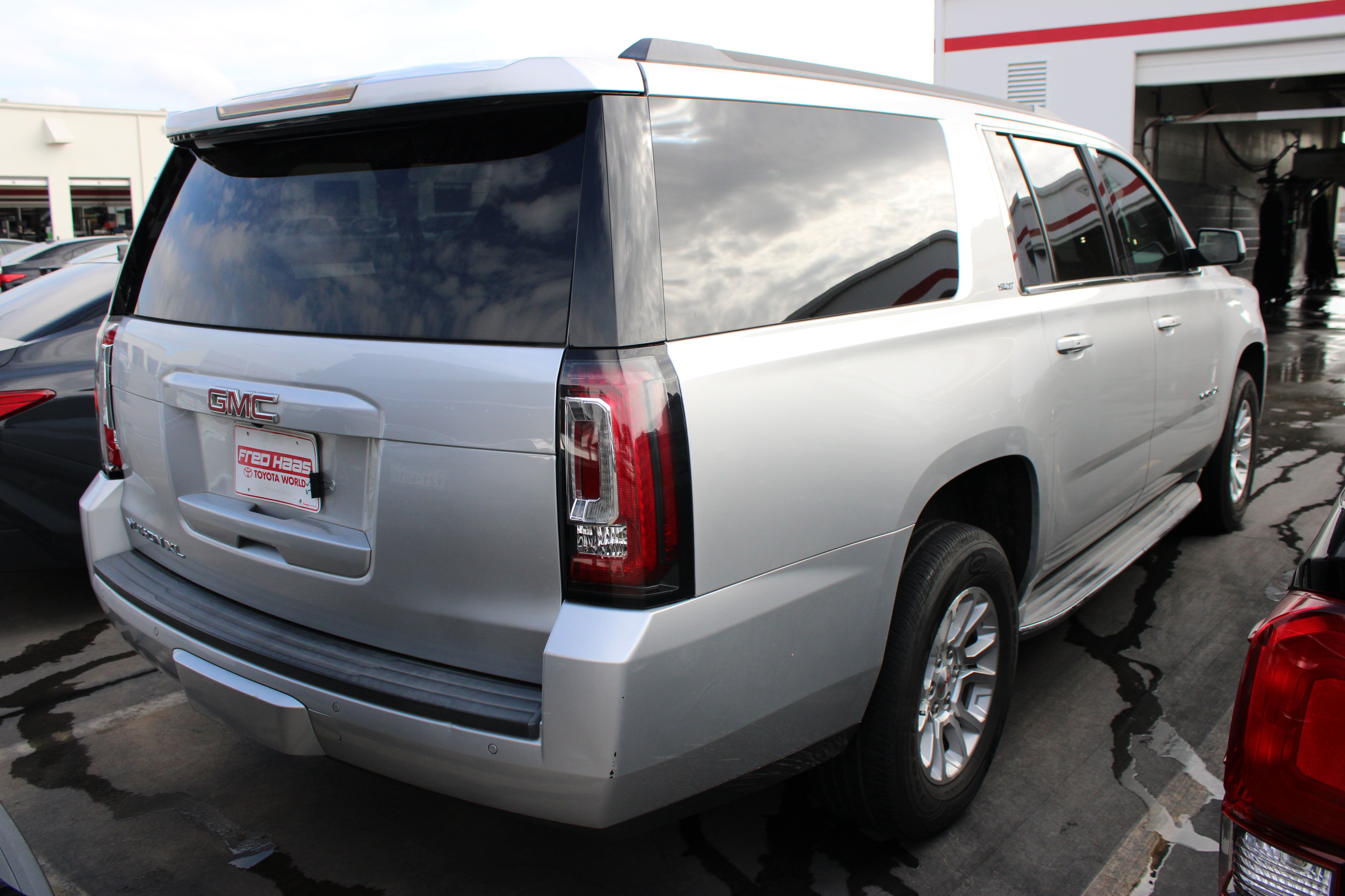 Used 2015 GMC Yukon XL SLT w/ Open Road Package RWD image 11