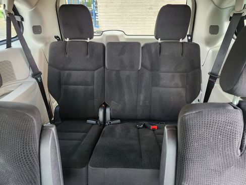 Used 2019 Dodge Grand Caravan SE FWD image 8