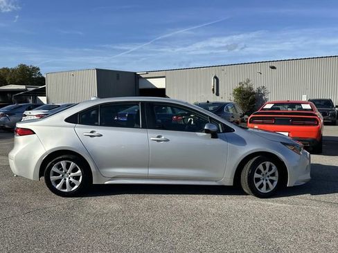 Used 2023 Toyota Corolla LE image 5