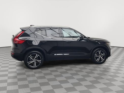 Used 2025 Volvo XC40 B5 Core image 38