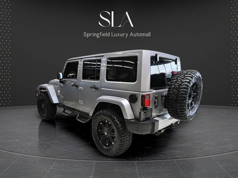 Used 2014 Jeep Wrangler Unlimited Sahara w/ Dual Top Group AWD/4WD image 5