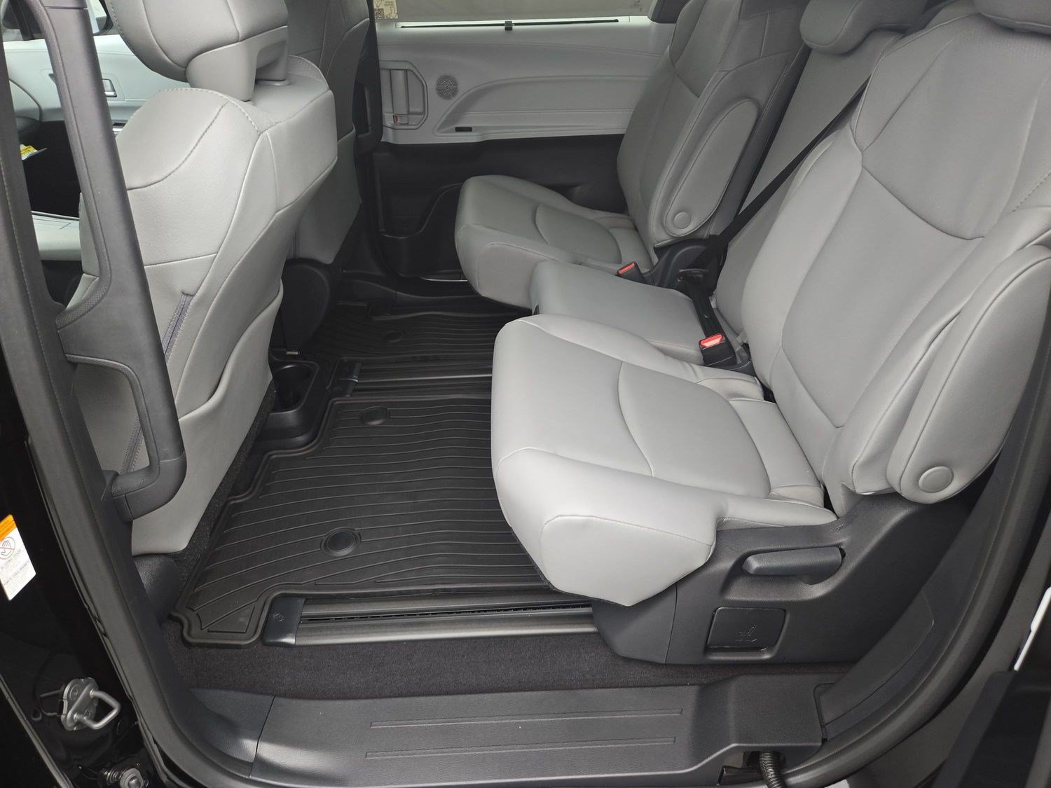 New 2026 Toyota Sienna XLE FWD image 18