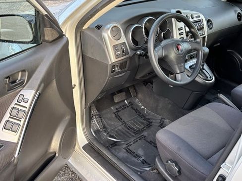 Used 2004 Pontiac Vibe Base image 16