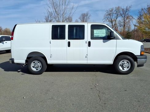 New 2026 Chevrolet Express 2500 w/ Driver Convenience Package RWD image 32