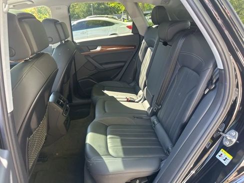Used 2023 Audi Q5 2.0T Premium Plus w/ Premium Plus Package AWD/4WD image 7