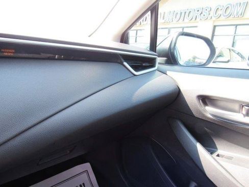 Used 2021 Toyota Corolla LE FWD image 32