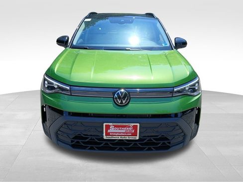 New 2026 Volkswagen Taos SE FWD image 8