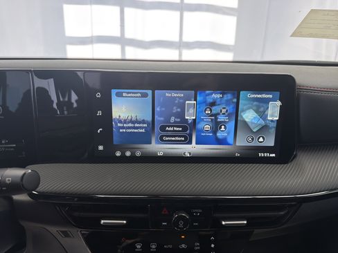 New 2026 Nissan Kicks SR image 13