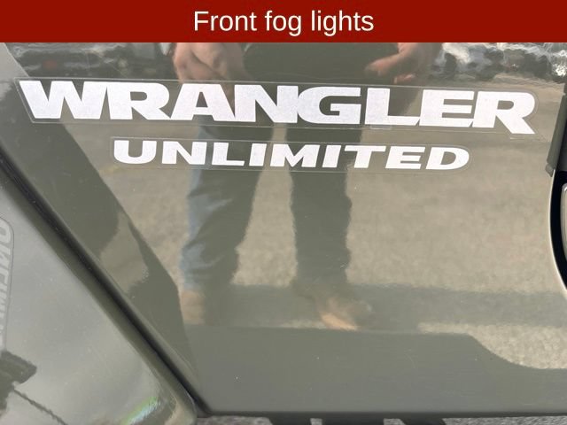 Used 2015 Jeep Wrangler Unlimited Sahara w/ Connectivity Group AWD/4WD image 11