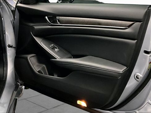 Used 2021 Honda Accord Touring image 22