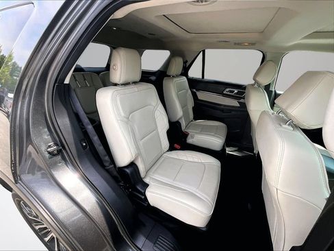 Used 2017 Ford Explorer Platinum AWD/4WD image 28