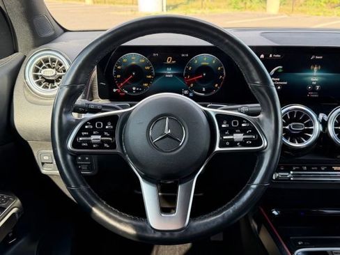Used 2023 Mercedes-Benz GLB 250 4MATIC image 11