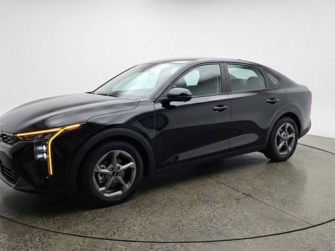 Used 2025 Kia K4 LXS image 3