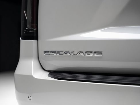 Used 2022 Cadillac Escalade Sport w/ Touring Package AWD/4WD image 31