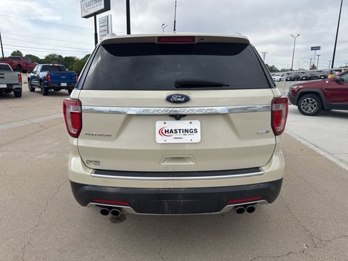 Used 2018 Ford Explorer Platinum AWD/4WD image 4