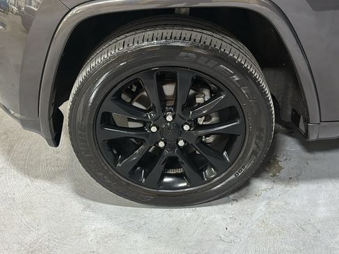 Used 2020 Jeep Grand Cherokee Altitude AWD/4WD image 8