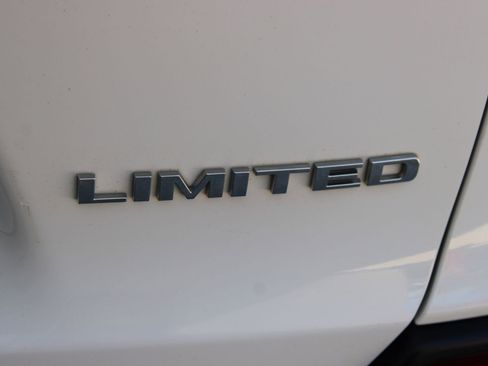 Used 2019 Jeep Cherokee Limited w/ Trailer Tow Group image 22