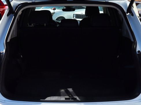 Used 2024 Volkswagen Tiguan SE FWD image 23