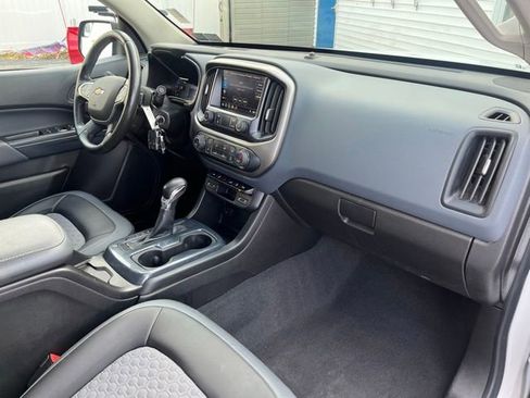 Used 2022 Chevrolet Colorado Z71 AWD/4WD image 18