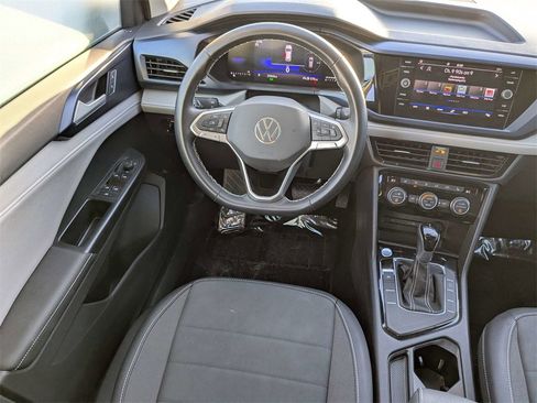 Used 2024 Volkswagen Taos SE image 17