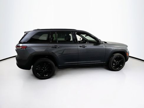 Used 2023 Jeep Grand Cherokee Altitude AWD/4WD image 4