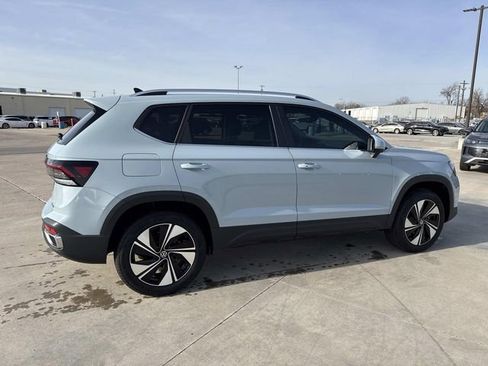 New 2026 Volkswagen Taos SE image 2
