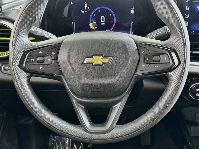 Used 2025 Chevrolet Trax LT FWD image 14