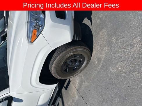 Used 2022 Toyota Tacoma SR AWD/4WD image 4