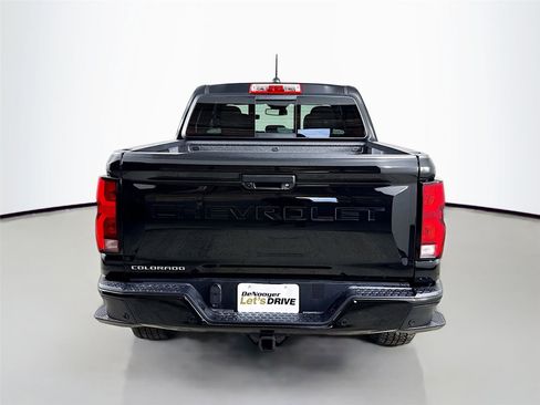 Used 2026 Chevrolet Colorado Z71 w/ Technology Package AWD/4WD image 8
