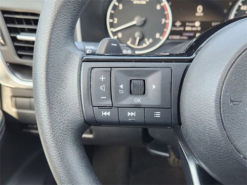 Used 2023 Nissan Rogue SV image 28