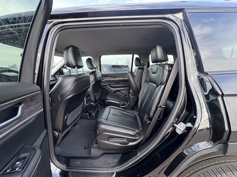 Used 2023 Jeep Grand Cherokee L Limited w/ Black Appearance Package image 9