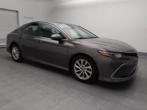 Used 2021 Toyota Camry LE FWD image 11