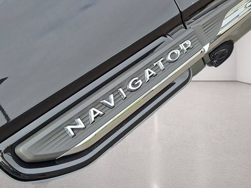 Used 2024 Lincoln Navigator Reserve AWD/4WD image 12