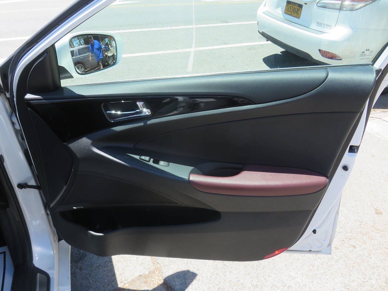 Used 2012 Hyundai Sonata Limited w/ Navigation Pkg FWD image 28