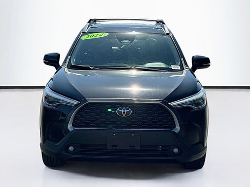 Used 2024 Toyota Corolla Cross XLE w/ Convenience Package FWD image 2