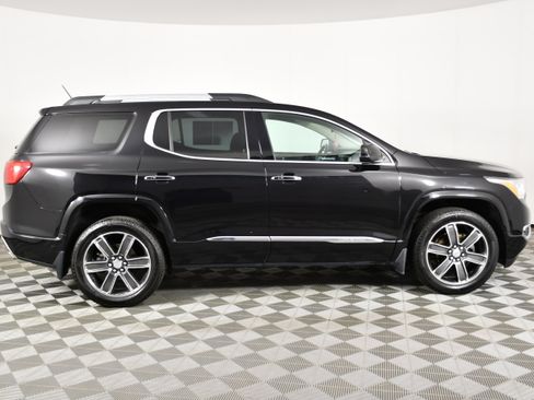 Used 2017 GMC Acadia Denali w/ Technology Package AWD/4WD image 5