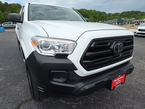 Used 2018 Toyota Tacoma SR AWD/4WD image 12