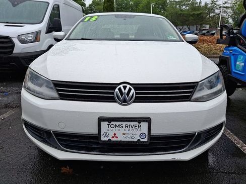 Used 2013 Volkswagen Jetta SE FWD image 2