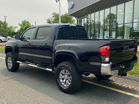 Used 2018 Toyota Tacoma SR5 AWD/4WD image 7
