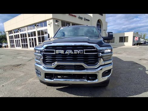 Used 2026 RAM 2500 Big Horn AWD/4WD image 3