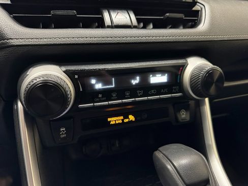 Used 2019 Toyota RAV4 LE w/ All Weather Liner Package AWD/4WD image 29