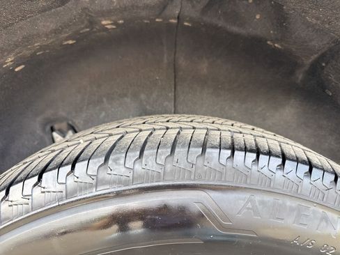 Used 2025 Chevrolet Traverse LT image 34