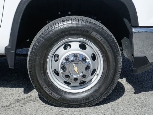 Used 2025 Chevrolet Silverado 3500 LT w/ Convenience Package AWD/4WD image 33