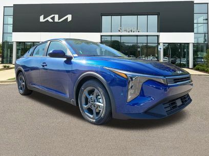 New 2025 Kia K4 LXS