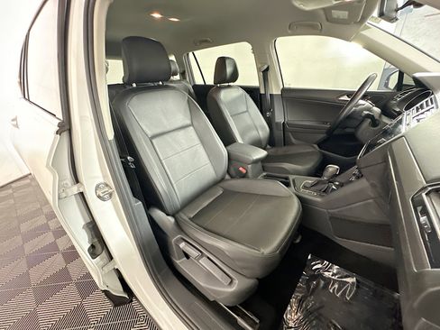 Used 2019 Volkswagen Tiguan SE image 28