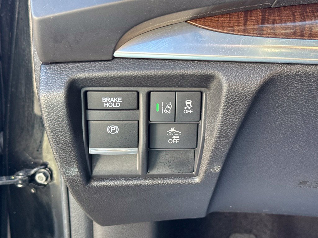 Certified 2018 Acura MDX w/ Technology Package FWD image 17