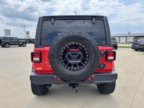 Used 2019 Jeep Wrangler Unlimited Sahara AWD/4WD image 29