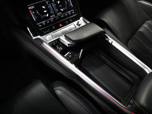 Used 2019 Audi e-tron Prestige w/ Prestige Package image 32