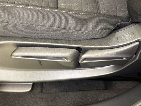 New 2026 Honda HR-V LX image 21